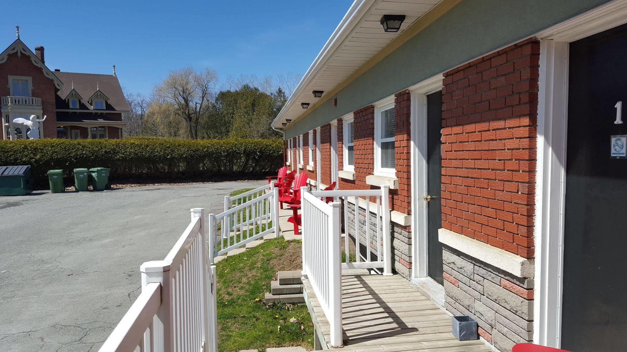 Motel Le Refuge Sherbrooke Buitenkant foto